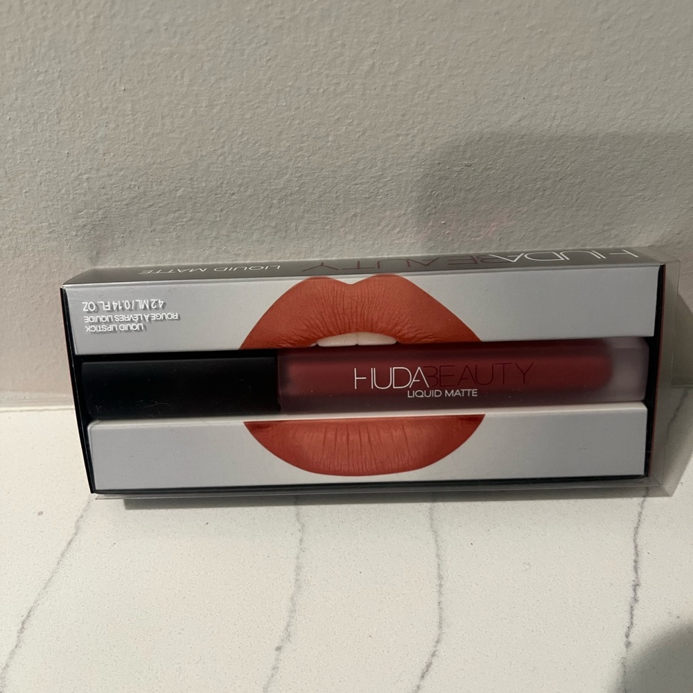 HUDA Beauty Liquid Matte Lip (Bombshell) new in box